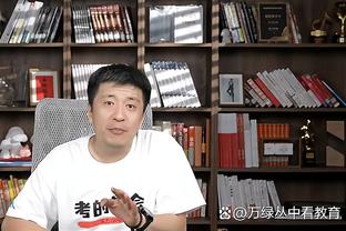 库明加：我拿着球没人防但有时必须传球给老将 这让我感到困惑